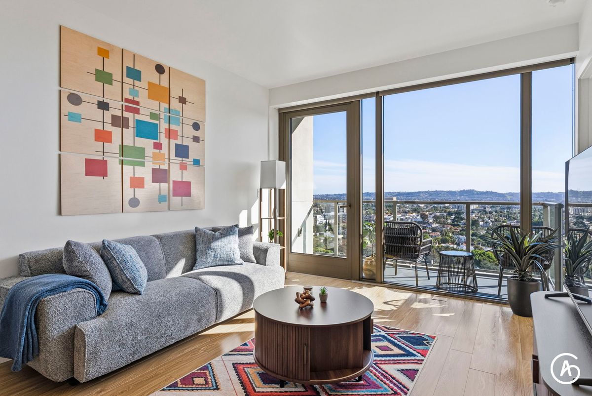 satoruitter's tweet photo. We’re expanding Anyplace across Los Angeles 🌴
Now live in:
📍 West Hollywood
📍 Beverly Grove
📍 Playa Vista
📍 Marina del Rey
📍 Studio City
📍 Irvine

With the World Cup coming to the US this summer, we’re already seeing more extended stay bookings from travelers who want more than just a hotel — they want to actually live in LA while they’re here. ⚽

Work remotely during the day. Watch the matches at night. That’s the Anyplace experience.