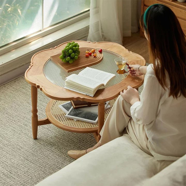 上から見るとお花のような見た目のコーヒーテーブル、さりげないけど