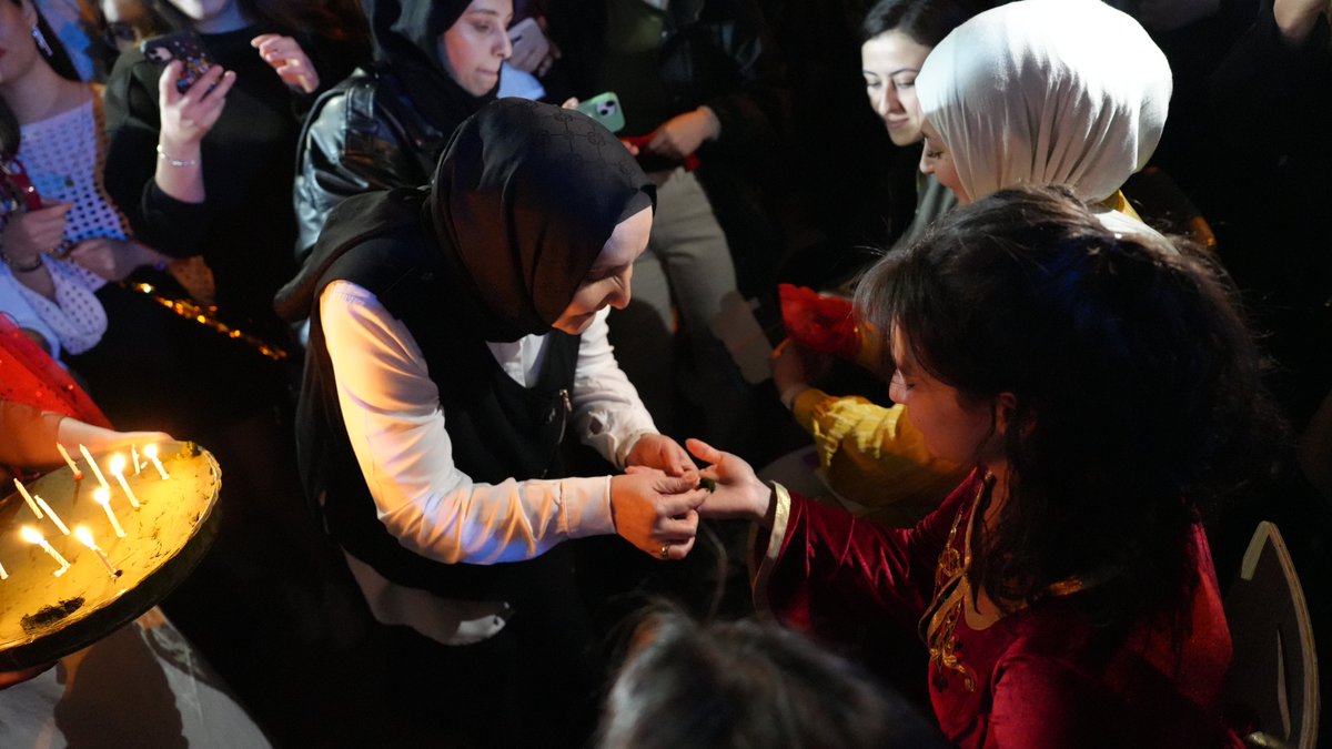 SakaryaKYGM's tweet photo. 📍 Rahime Sultan Yurdu

🎓 Mezuniyet programında mezun öğrencilerimizle bol kahkahalı, enerjisi yüksek bir akşam geçirdik!

Pasta kesildi, hediyeler verildi, kınalar yakıldı…

Müzik, dans, neşe ve samimiyet dolu bir geceydi! 💃🎉🎁
Güzel anılarla dolu dopdolu bir veda oldu. https://t.co/UXjy2fuBwu