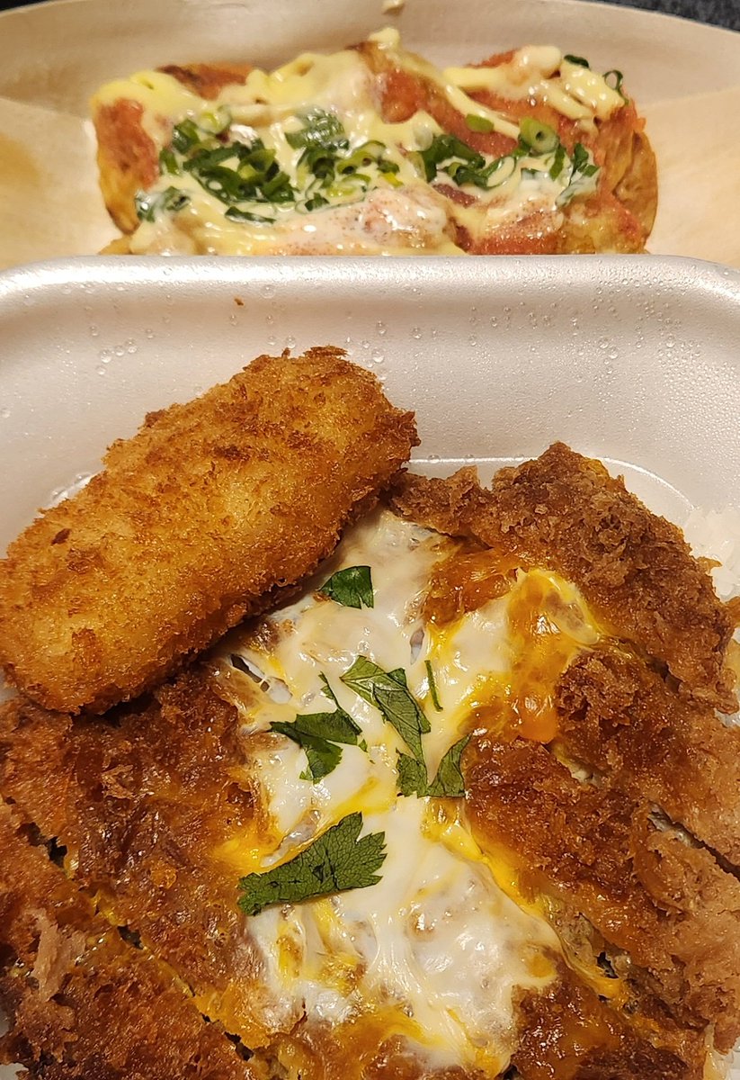 name_kota's tweet photo. ふはははは
かつやのカツ丼に久々のたこ焼き
これにたい焼きも食べた
夫婦揃って高血圧 https://t.co/orVPp1A5z7