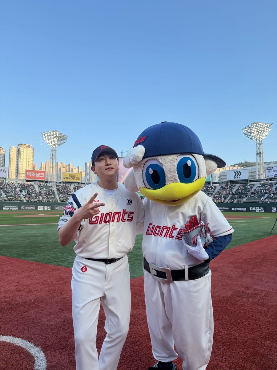 DAY6 tweet media