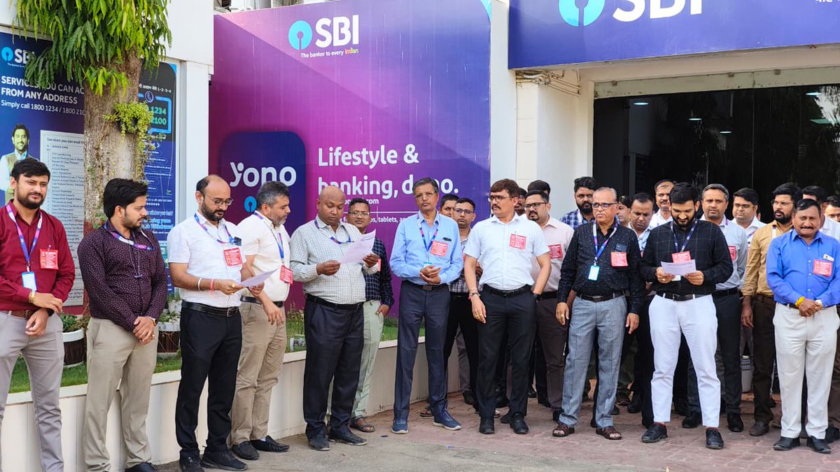 niteshparmar83's tweet photo. #JusticeforSBIemployees
@CLCMOLE @DFS_India @PMOIndia @nsitharamanoffc 
@ncbeofficial @LChandrase57170 https://t.co/lS8uHhEHlM