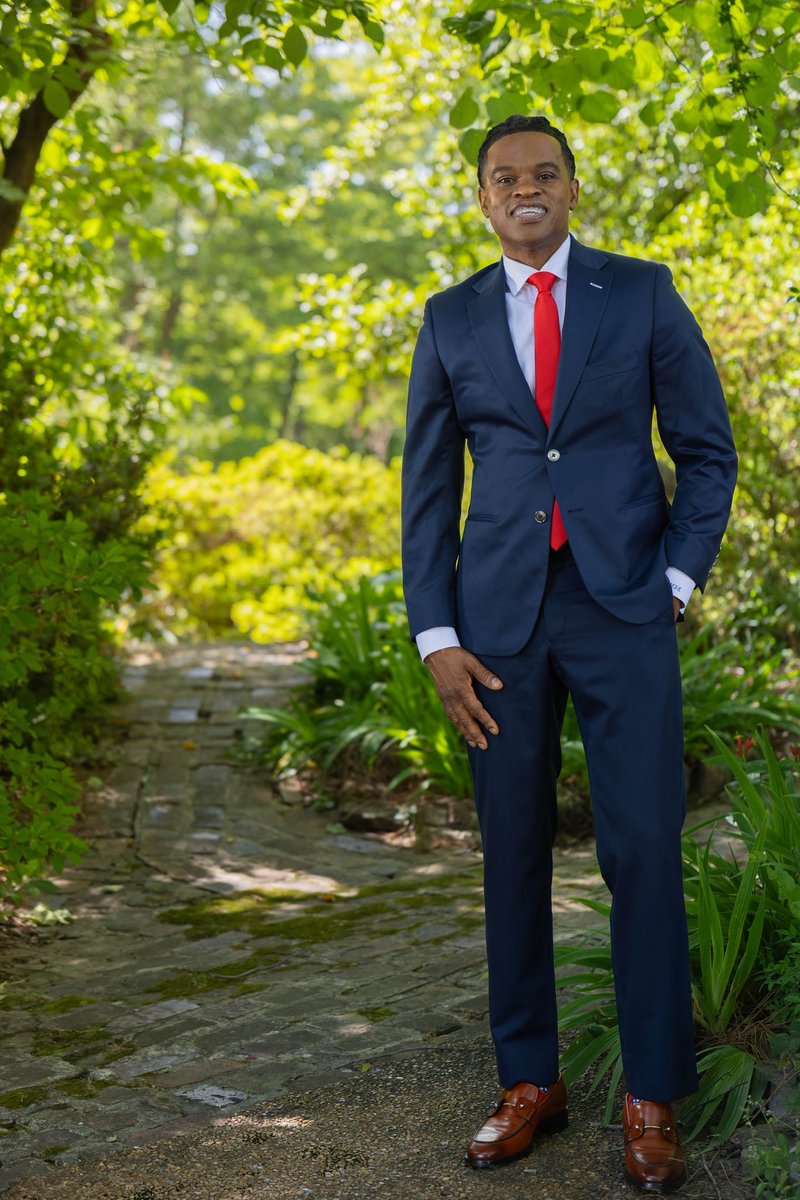 suptking's tweet photo. You don’t need a world-class studio when you have world-class vision! 🌍📸 My son took these incredible shots right in our neighborhood garden. It’s amazing to see his growth—from a kid with a dream to a young entrepreneur with his own photography business. 📈✨ https://t.co/2vylls6nvh
