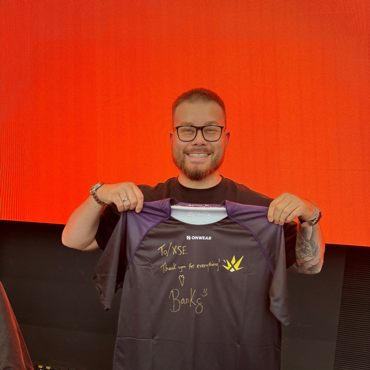 XinSaiEsports's tweet photo. 🥳Happy birthday @BanKsEsports
Looking forward to seeing you on a new awesome stage soon👏😏😏 https://t.co/yU29wp9Z92