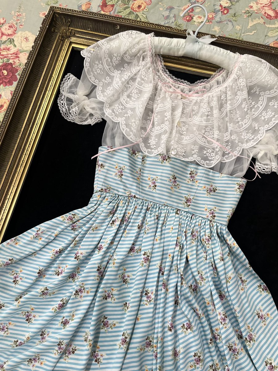 🕊️White sheer tops 💐Fifi Chachnil floral stripe skirt