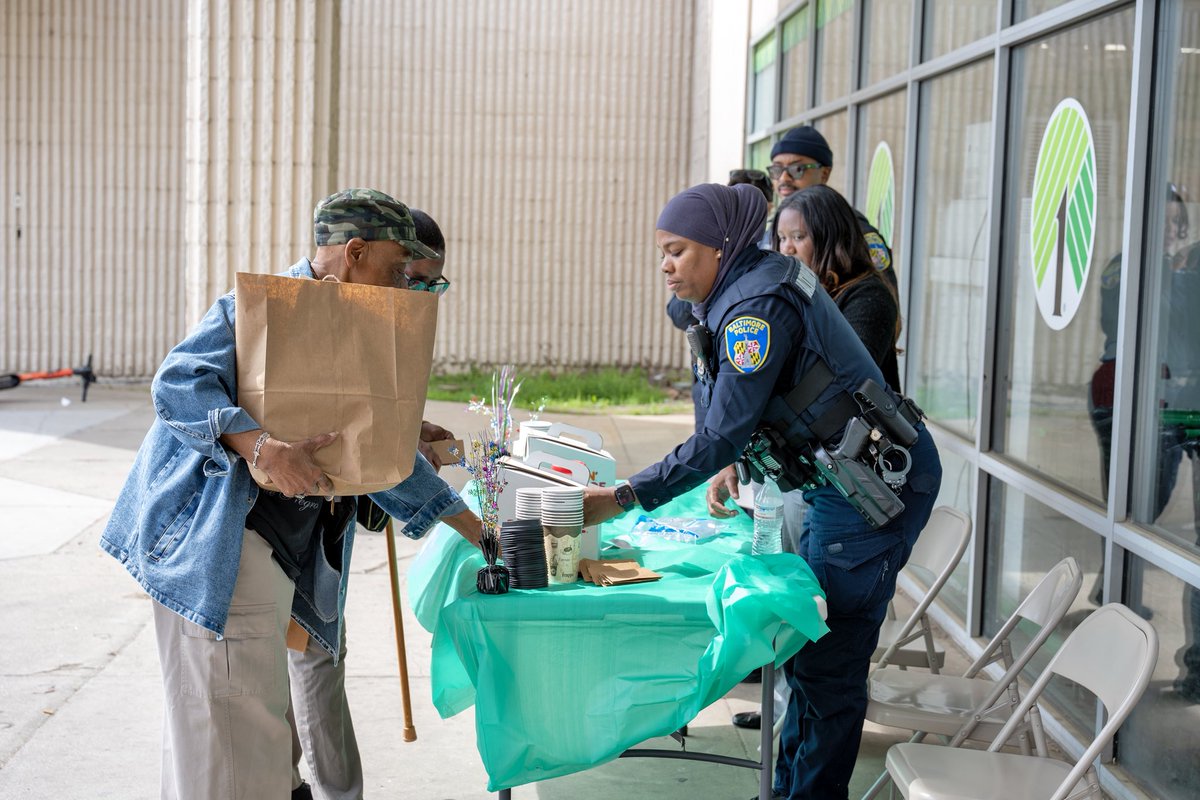 BaltimorePolice's tweet photo. It was great to see our community officers, neighbors and local businesses come together yesterday for Coffee With A Cop at the Northwest District ☕️👮

There conversations help us to build stronger relationships 💙 #CoffeeWithACop #BPDinthecommunity #bpd https://t.co/HM8J8FyleM
