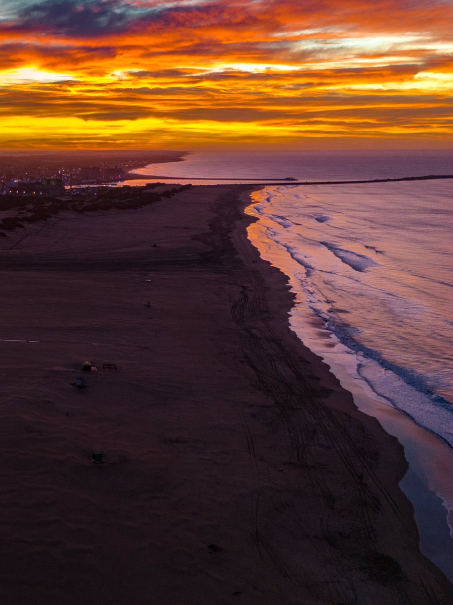 NecocheaTur's tweet photo. ¡Mayo tiene aura y en #Neco lo sabemos mejor que nadie! ✨

¿Están listos para comprobar que el paraíso queda a un par de kilómetros? 😎

🌊 El mar ya esta recuperando su versión natural y las caminatas interminables están más cerca. 

#EstamosCerca ☀️
#LaMejorPlayaArgentina 🫶 https://t.co/Nl8WAN0sk9