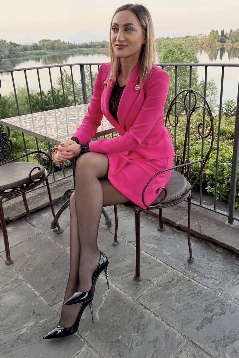 Tights, stockings and heels tweet media