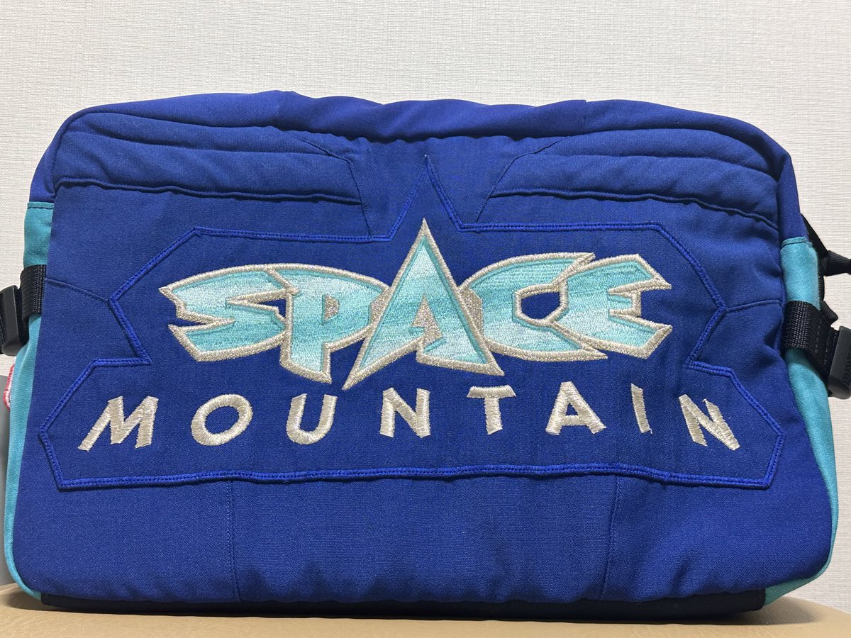 スペースマウンテンのキャストコスチュームボディバッグが届いた