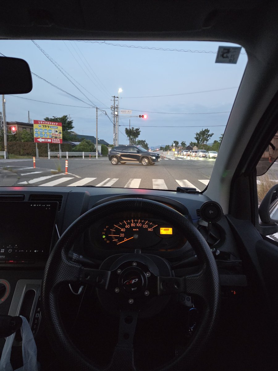 KanashouOne's tweet photo. 車検２台　13年越えでちょい税金高くなってた！
ブーツ交換ぐらいですんで良かった。
毎回車検重整備のインプくんは年末、いくらかかるのやら… https://t.co/MjXR44Cedq
