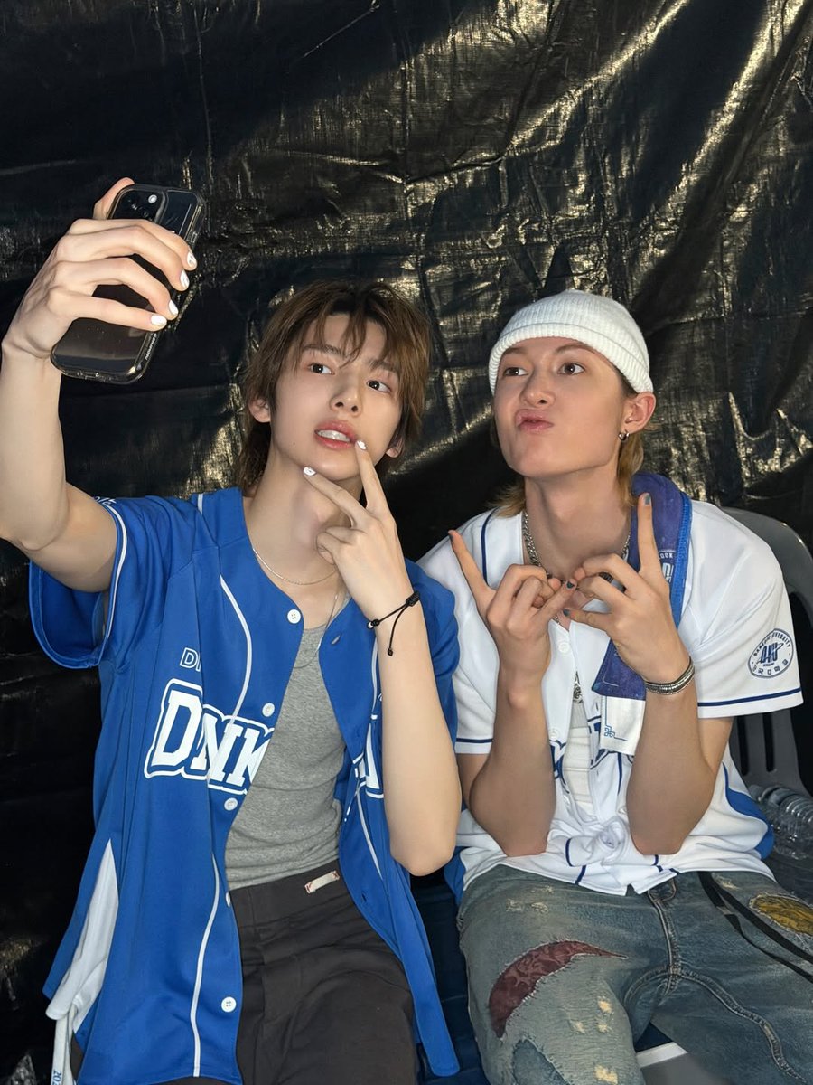 星星 tweet media