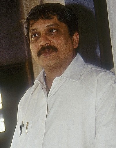 IndiaHistorypic's tweet photo. 1980s :: Manohar Parrikar , A Leader Who Did Not Believe In VIP Culture https://t.co/OCOxI5ZdN3