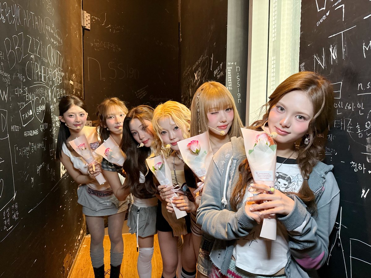 official_KIIRAS's tweet photo. [📸]

260514 Mnet 엠카운트다운 완료💘

키라스가 준비한 로즈데이 선물 어땠어 🌹✨
오늘도 응원 크게 해줘서 고마워 ❣️

#KIIRAS #키라스
#TATA #KIIRAS_TATA https://t.co/XuhV2DEpgU