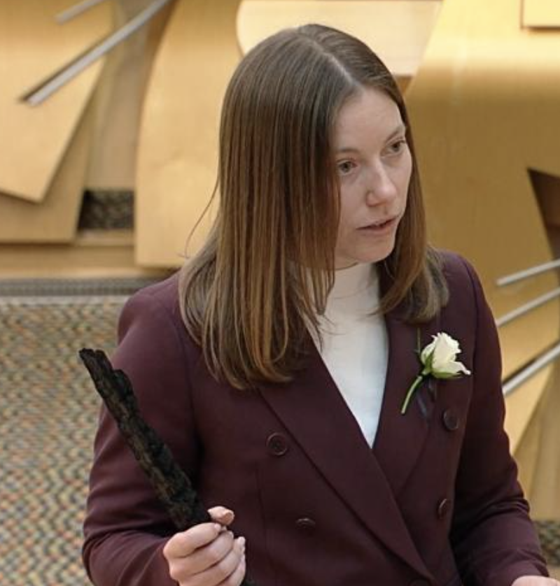 heraldscotland's tweet photo. The SNP MP for Moray, Laura Mitchell, took her oath of allegiance while holding a charred stave from the Burning of the Clavie. 

The Clavie, a burning tar barrel carried through the town of Burghead every January 11th according to the old Julian calendar, is one of Scotland's oldest continuous folk customs.

Fragments of the charred barrel are traditionally kept as good luck charms 👇