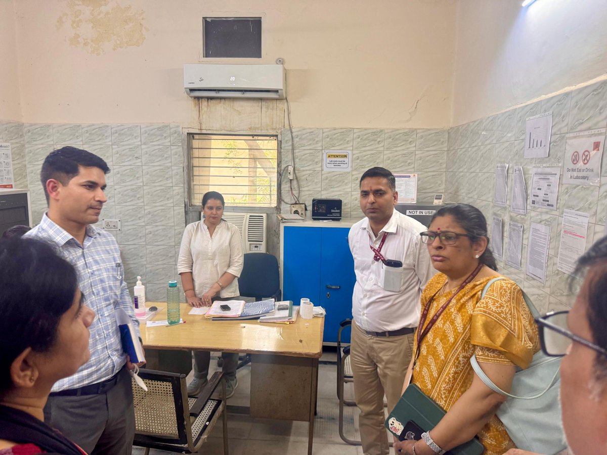 DelhiStateNTEP's tweet photo. Dr. Shobini Rajan, DDG (TB), MoHFW, GoI visited RBIPMT &amp; Chest Clinic KCC today for the supportive supervision of the #TBMuktBharat Abhiyaan. The visit focused on strengthening implementation and accelerating efforts towards a TB-free India.
@MoHFW_INDIA @TbDivision @NHM_Delhi https://t.co/7fchGWnIOf