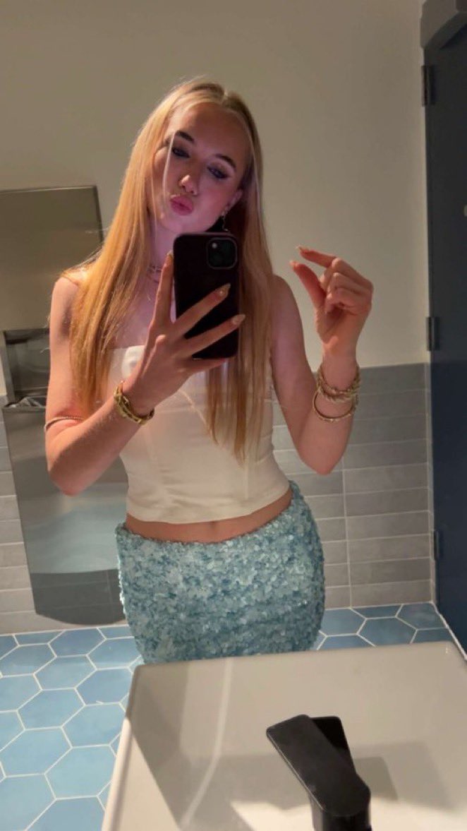 chloe findom tweet media
