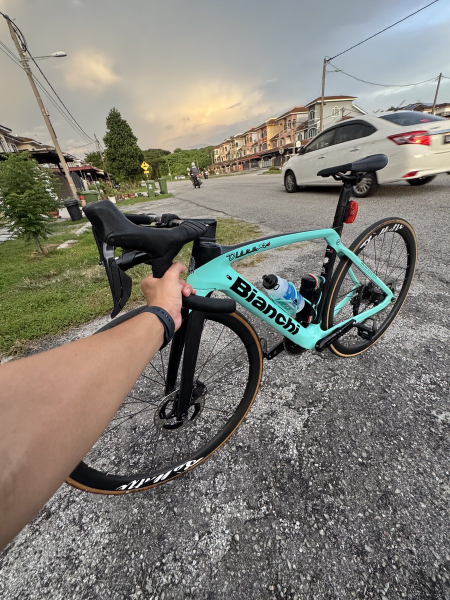 BcraftCycle's tweet photo. 2日連続野良犬に追っかけられましたわよ https://t.co/KxpN0bKEeW