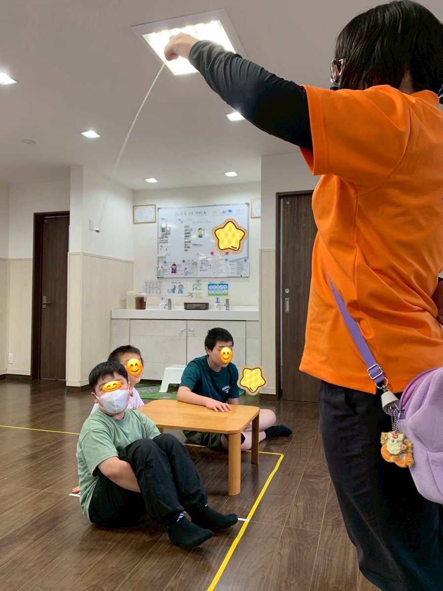 firstdream_03's tweet photo. 🎣上一色教室🐠
2026.5.14(木)
『おもちゃを作ろう〜魚釣りセット〜』
袋を輪ゴムでとめたり、糸を結んだりして、お魚と釣り竿を作りました🧵
完成した後は、みんなで作ったお魚を使って魚釣りを楽しみました😊

▽ファーストシーンドリームの詳細はこちら！
https://t.co/Qn8kOrsqSR

#放デイ #工作 https://t.co/LKKg6TIFza