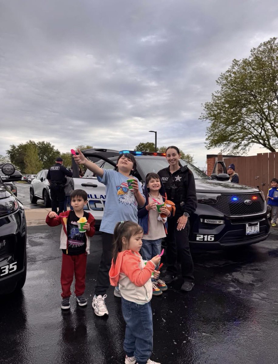 EGVPD's tweet photo. Our School Resource Officers are the best!

https://t.co/UVkImF9Kxf https://t.co/YzrEmaZyUD