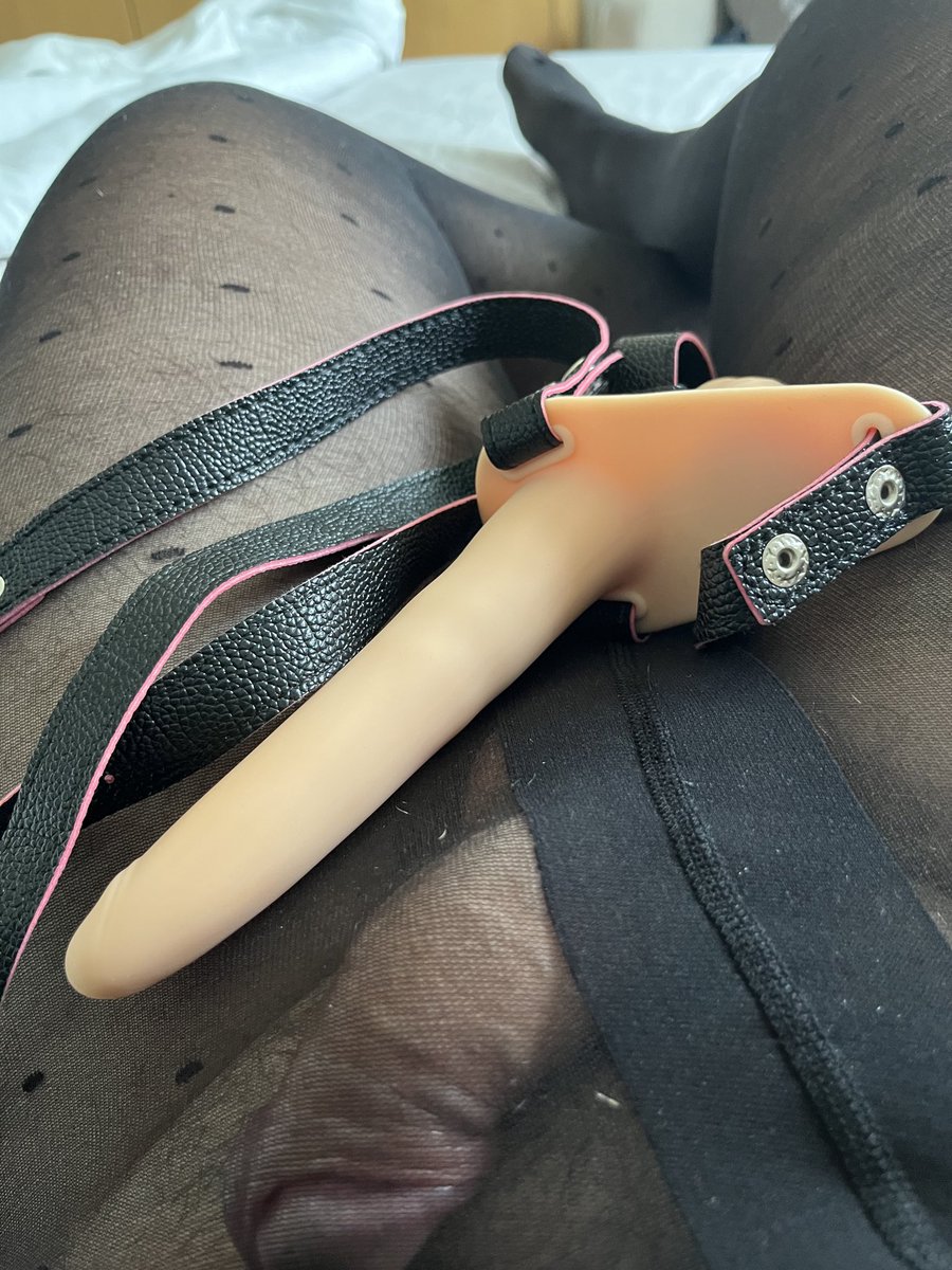 Nylons & Games tweet media