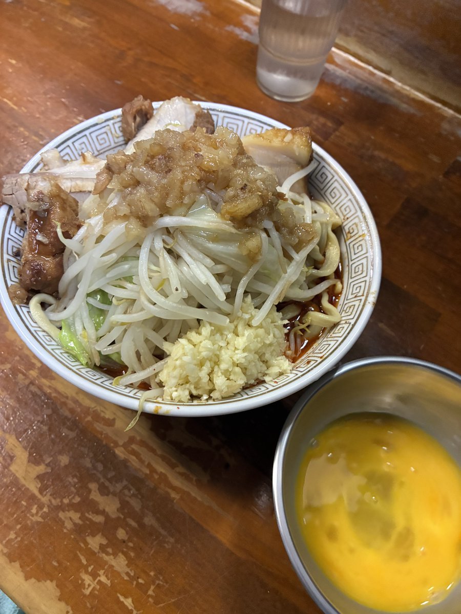 sento_hiroshi's tweet photo. 蓮爾新町一丁目店

辛味噌ラーメン小全マシ生卵

白味噌と辛さのバランスが良く
スルスル食べ進めてあっという間に完食

若手のお兄さん、野菜の茹で加減もちょうど良く盛り付けも丁寧
欲を言えばもっと荒々しくパンチのある
盛り付けが蓮爾っぽいとも思いました

応援してます💪 https://t.co/kECSmElBgy