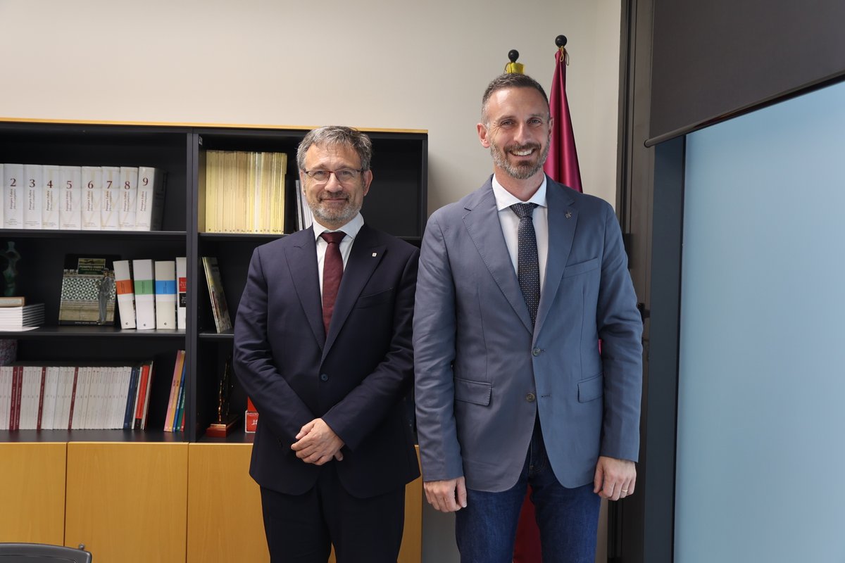 ACMunicipis's tweet photo. 📸El vicepresident primer @IsidrePineda ha mantingut aquest matí una reunió institucional amb el conseller de @llenguacatalana @VilaFx amb l'objectiu d'impulsar la col·laboració en la promoció i el foment del català als municipis https://t.co/yzLQQPQx7E