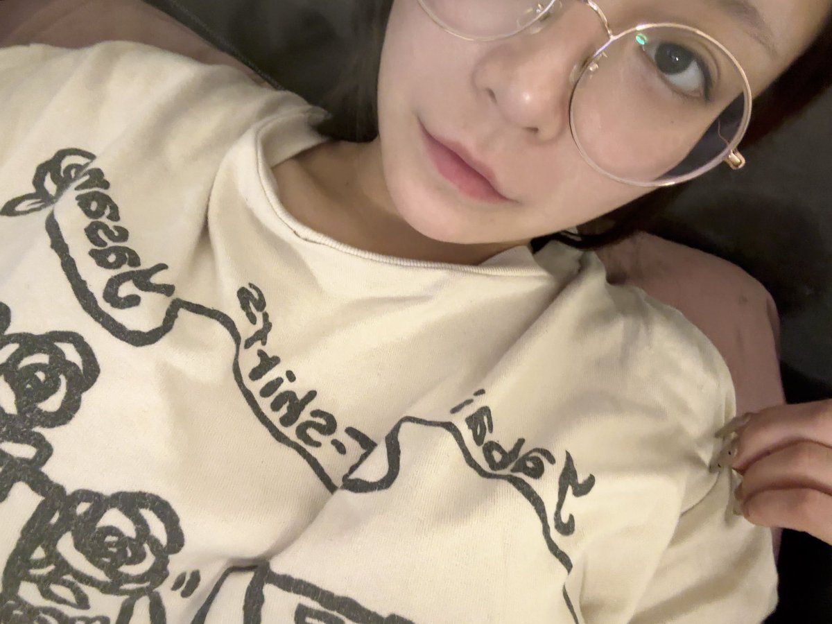 uni_4_'s tweet photo. 部屋着、インナーセット5000円で販売するよー
Tシャツ2キャミ2ヒートテック、ガードル、短パン？の7個セットだよん https://t.co/RjXYchDw6R