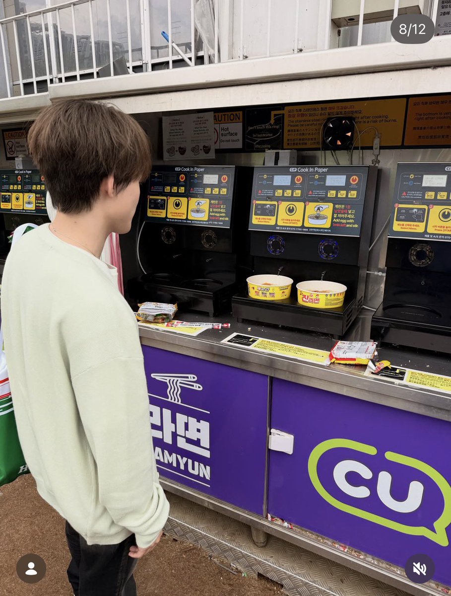 위 tweet media