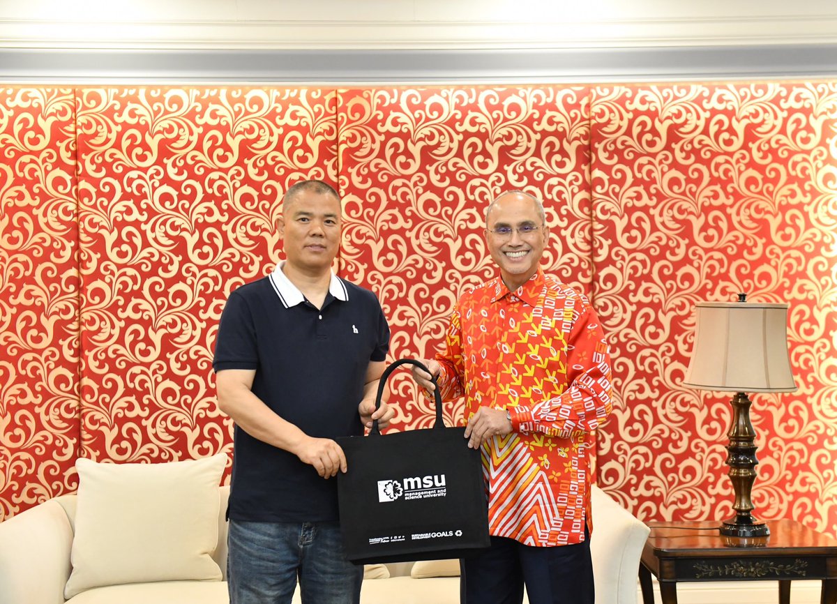 MohdShukriYajid's tweet photo. Delighted to welcome Mr Liu Yuguang, Chairman of Weihai Meichen Dental Hospital Co. Ltd, for a benchmarking visit to @MSUmalaysia. The visit reflects our shared commitment towards advancing excellence in dental education, training, and healthcare innovation. @msumcmalaysia https://t.co/3V31vosEO9