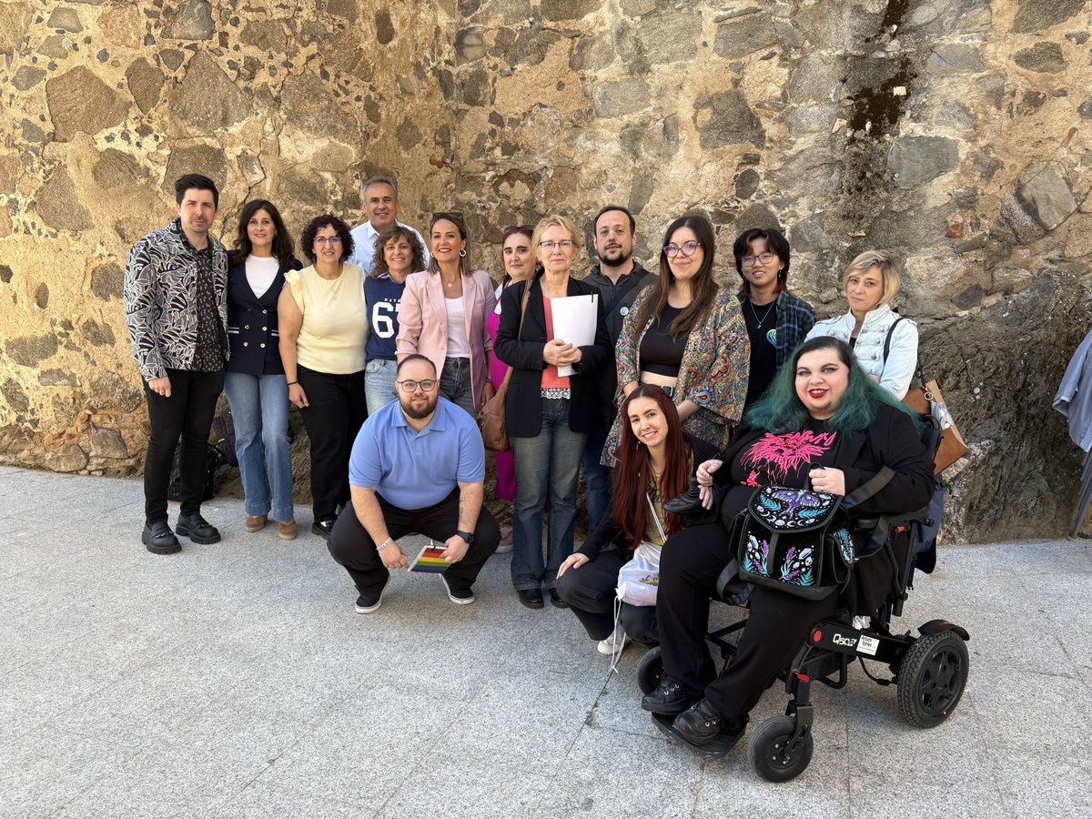 psoe_toledoayto's tweet photo. 🏳️‍🌈 Hoy hemos participado en las Jornadas contra la #LGTBIfobia organizadas por @CcooToledo

🗣️ Nuestro concejal, Pedro Jesús López, ha moderado la mesa redonda “Tejiendo Redes, Experiencias que Transforman”.

✊🏼 Frente al odio y la intolerancia, más derechos y más diversidad. https://t.co/P6AM7n2Tsr