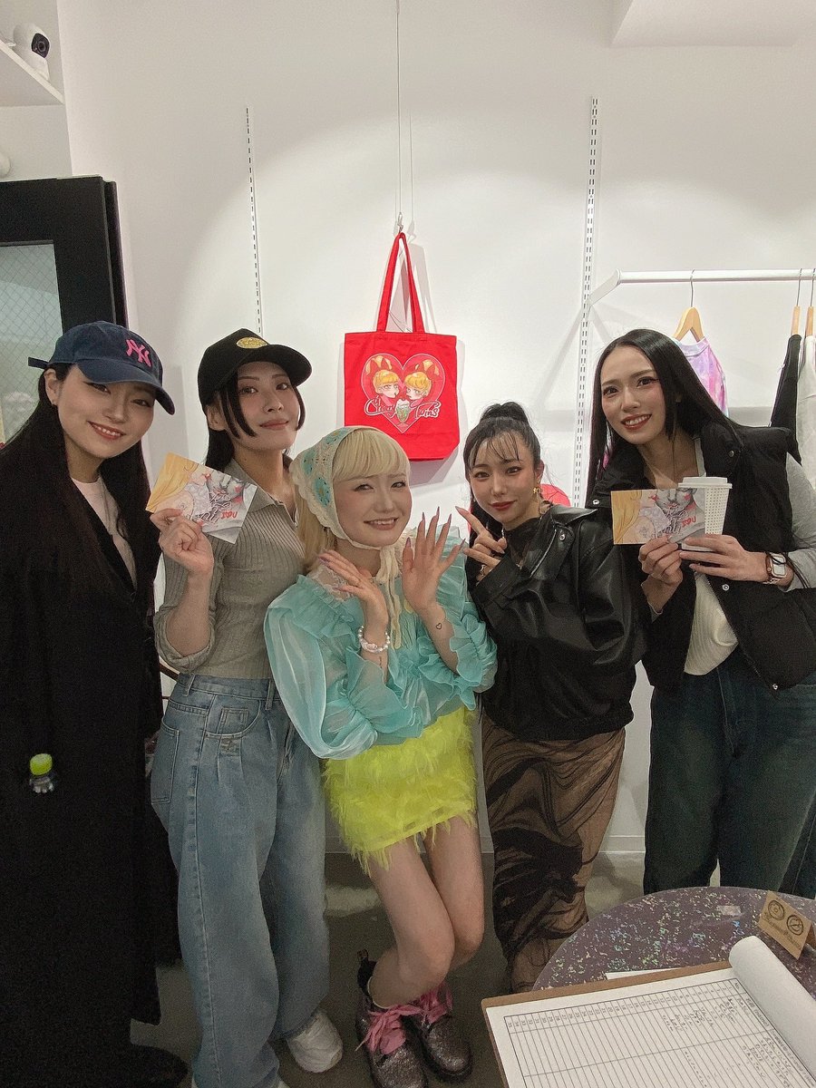 らん＿パリオン tweet media