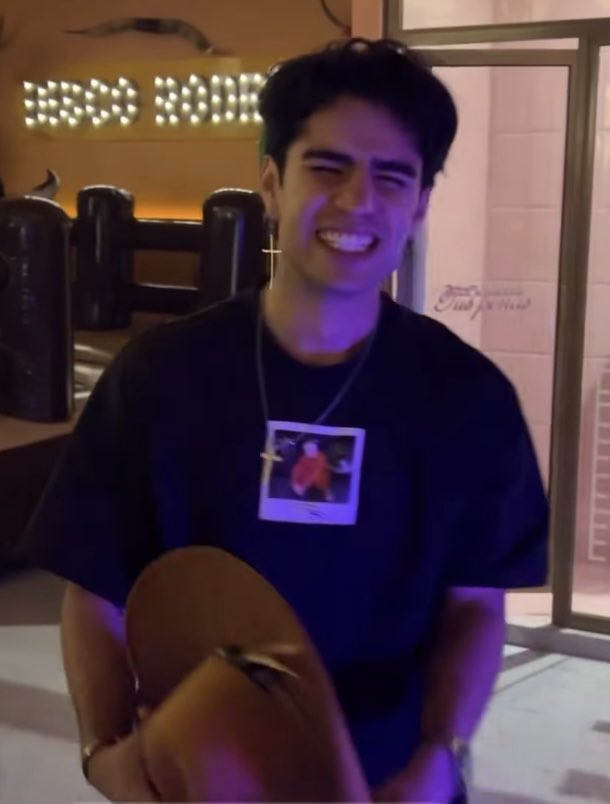Eli tweet media