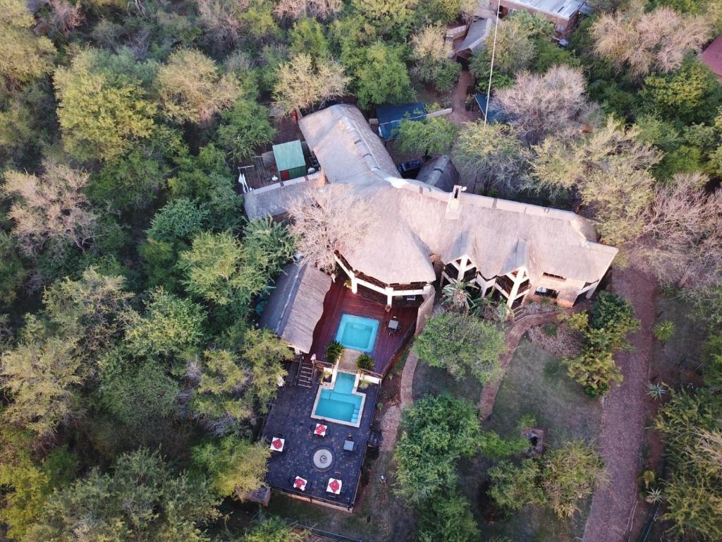 CapaWiggins's tweet photo. 🧑‍🧑‍🧒🔥FATHER'S DAY WEEKEND GETAWAY🔥
🌅  Mpumalanga  |  Marloth Park
🗓  19Jun - 21 Jun 2026
🏡 2 Nights | 2 Adults | 1 Child
 💸 ONLY R2 712,50(Total Stay!)
🍳 Breakfast is optional - R125
✨ Self-Catering Comfort
Whatsapp+27 67 658 6054 https://t.co/HWiez2AilS