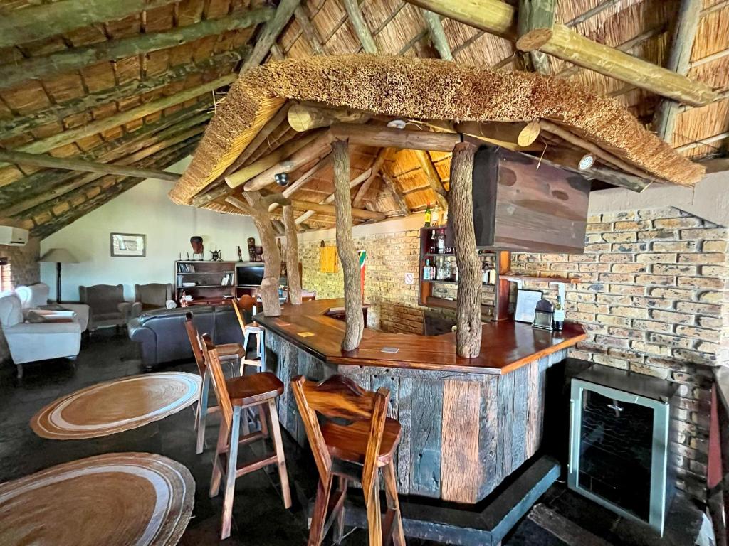 CapaWiggins's tweet photo. 🧑‍🧑‍🧒🔥FATHER'S DAY WEEKEND GETAWAY🔥
🌅  Mpumalanga  |  Marloth Park
🗓  19Jun - 21 Jun 2026
🏡 2 Nights | 2 Adults | 1 Child
 💸 ONLY R2 712,50(Total Stay!)
🍳 Breakfast is optional - R125
✨ Self-Catering Comfort
Whatsapp+27 67 658 6054 https://t.co/HWiez2AilS