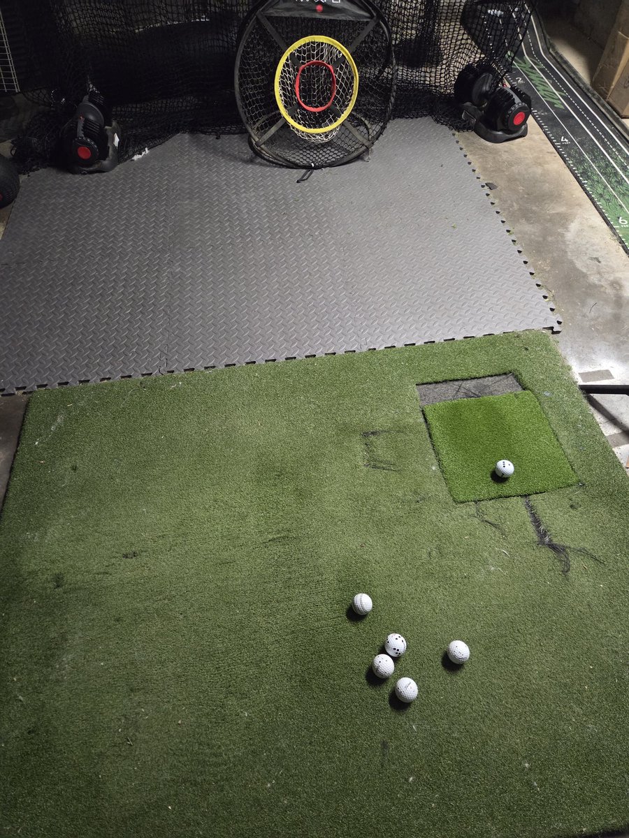 flyinggozel's tweet photo. Tuesdays and thursday mornings are a lot of stretching with bands and a lot of short game practice. Had my spotter keeping me in check as well today @RapsodoGolf #golf #golfzel #stretch #shortgame #putting https://t.co/BRSZ3DsSeL