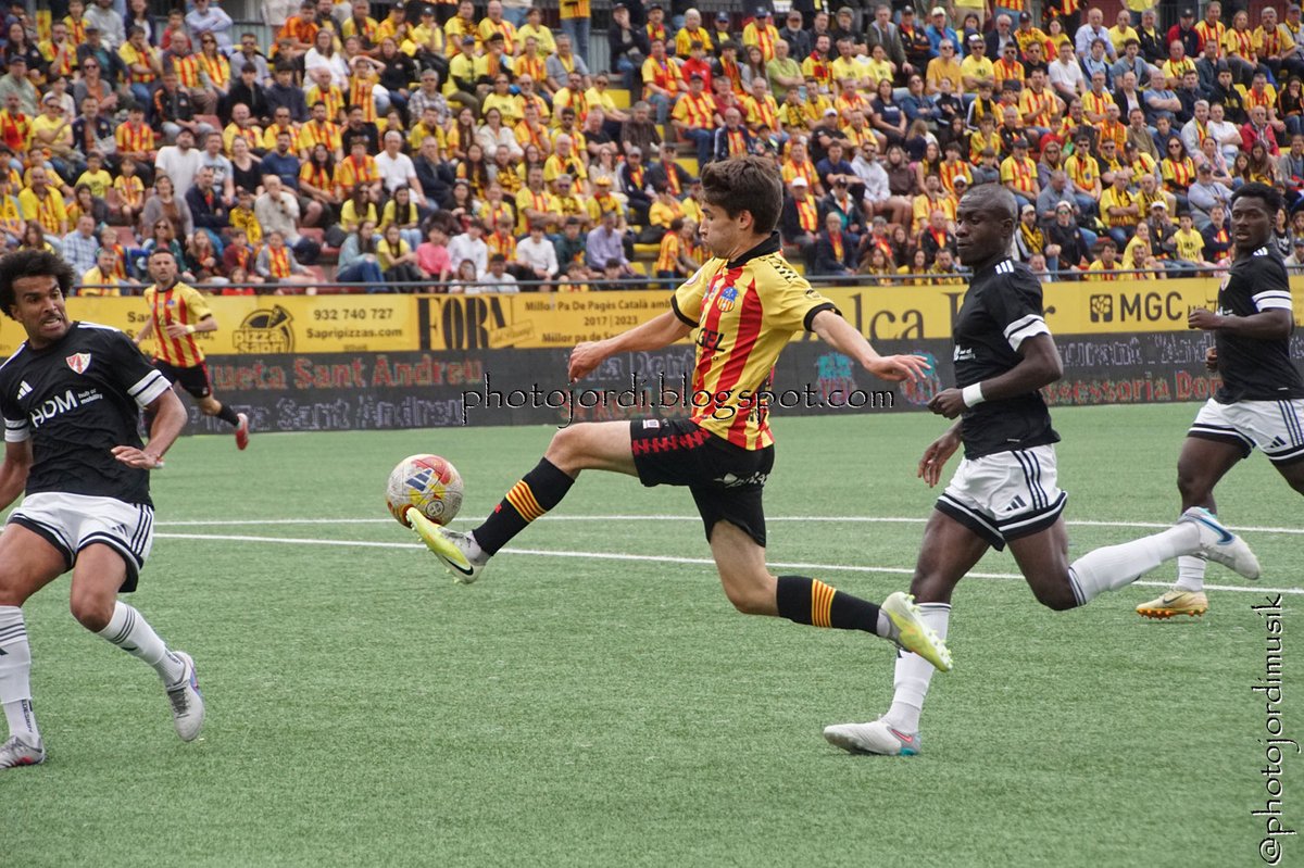 Fotojordi's tweet photo. Fotografies UE Sant Andreu - UD Barbastro 2ona RFEF #futbol #football #match #fcf #partit #futebol #soccer #2RFEF #2aRFEF #uesantandreu #santandreu #UDBarbastro #barbastro #futbolcat #SegonaRFEF #barcelona #FeeltheColours #Diumenge6500💛 https://t.co/hMyr2cOxPy https://t.co/yyKTZDnSb8