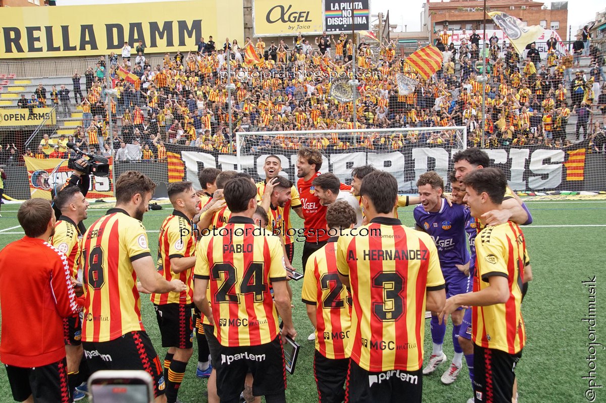 Fotojordi's tweet photo. Fotografies UE Sant Andreu - UD Barbastro 2ona RFEF #futbol #football #match #fcf #partit #futebol #soccer #2RFEF #2aRFEF #uesantandreu #santandreu #UDBarbastro #barbastro #futbolcat #SegonaRFEF #barcelona #FeeltheColours #Diumenge6500💛 https://t.co/hMyr2cOxPy https://t.co/yyKTZDnSb8