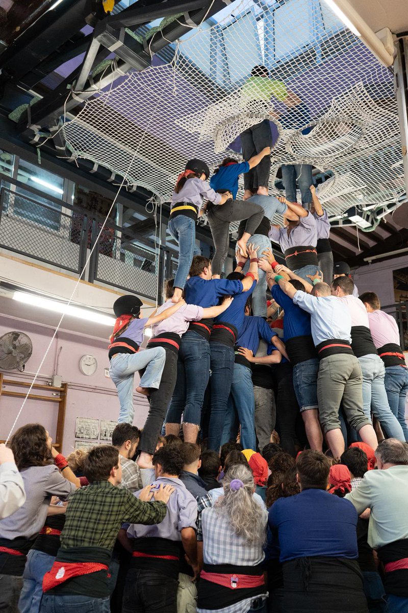 JoveDeTarragona's tweet photo. 📰📺🎙️ La nova xarxa motoritzada ja és una realitat i ahir la vam presentar a la premsa abans de l'assaig general. També vam parlar del projecte de reforma integral del local i dels objectius d'enguany.

#FemElPas #castells https://t.co/UAMKwB5pby