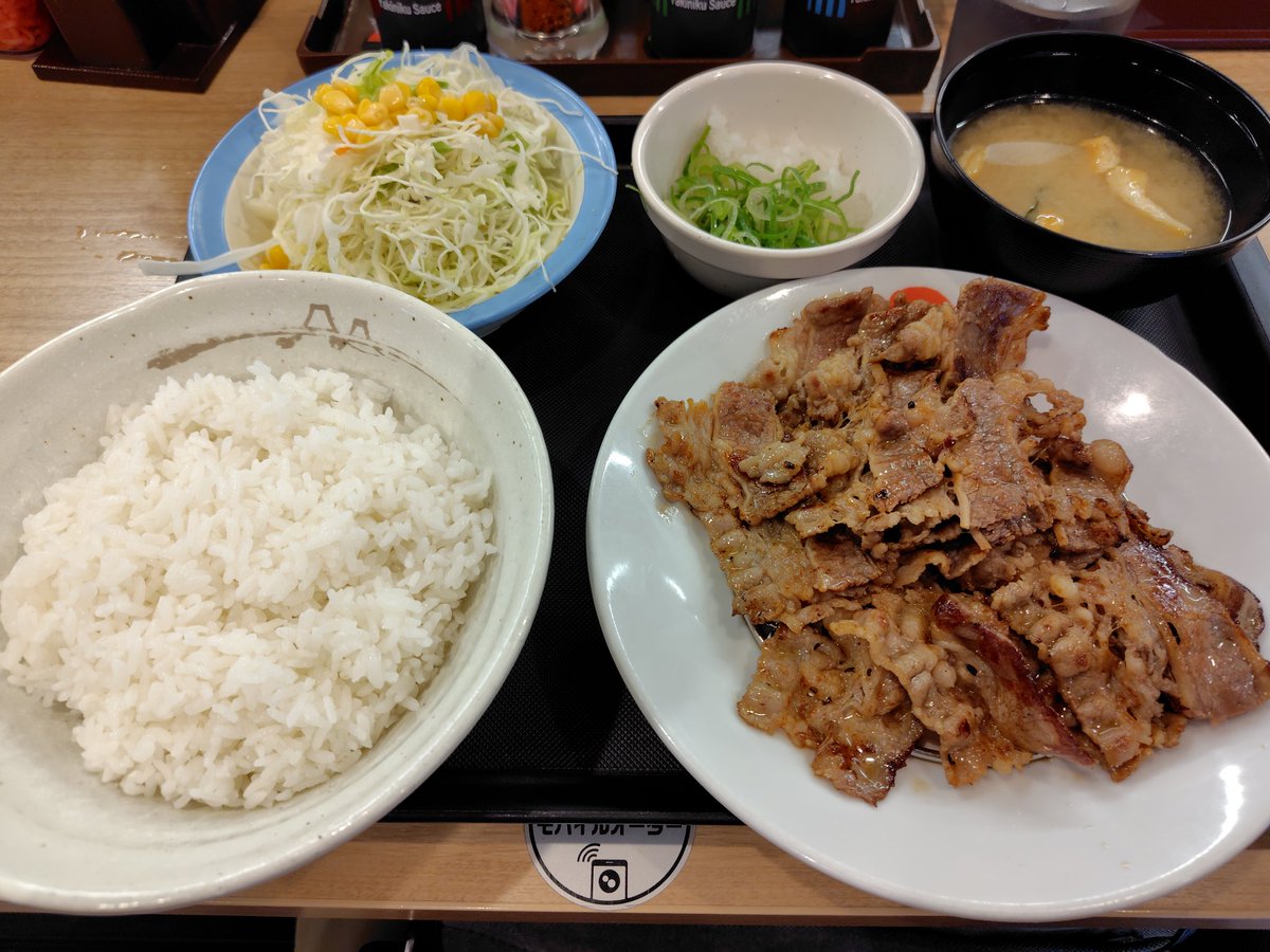 sinminoruthi's tweet photo. 松屋@鶴見駅西口
カルビ定食おかずダブル
朝昼兼用☺️今日はダブルにしてみた
食べ応えありすぎ🤣

今日もごちそうさまでした🥰 https://t.co/buxKBJzIxS