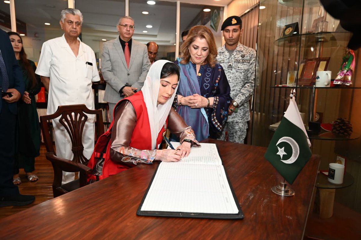 NEWS_BILAWAL's tweet photo. Ab AAe AAe Banazir Ho pyari bhaina Benazir Zara mil kar kahaina Banazir Dam Masat Qulandar Banazir Har Dil k indar Banazir Sindhu ki sada mein Banazir Balouch ki baka he Banazir Pakhtton b pukaray Banazir Punjab ki ladli Banazir ab tu aja aja Banazir
aseefa ki Surat mein banazir https://t.co/C6GEKZmtwt