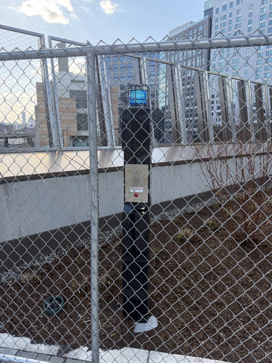 SBPeachTree's tweet photo. @EdforBoston @MassStatePolice seems like a poor placement of the fence. 410 Congress, upper level (World Trade Center Drive). https://t.co/UViIeCYIOk