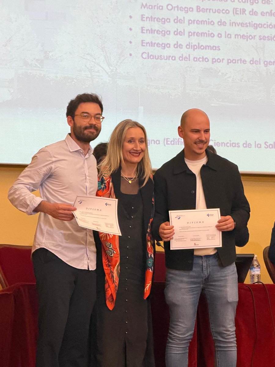 ClinicoInterna's tweet photo. 🎓 Hoy hemos celebrado la graduación de nuestros R5 Alberto y Frank.

Enhorabuena por estos años de esfuerzo, aprendizaje y crecimiento en Medicina Interna. Ha sido un orgullo compartir este camino con vosotros (y lo que vendrá). 💙 https://t.co/zTeCCfEYLA