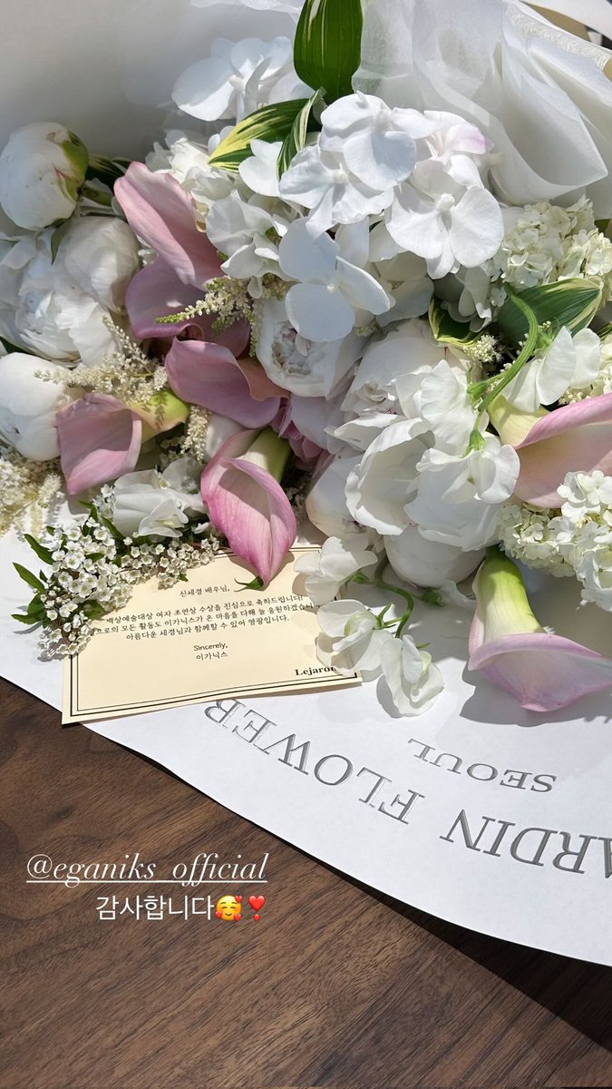 SSK_GlobalFans's tweet photo. Instagram story update from Saekyeong today . Congratulatory Flowers from Erganiks which she currently endorses and from Muutodesign(probably her new endorsement) .
#シンセギョン
#申世景
#신세경
#shinsekyung
#shinsaekyeong
#erganiks
#muutodesign https://t.co/hZO74jwXFZ