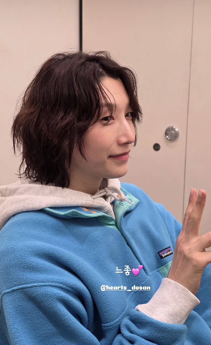 jamjamping1's tweet photo. 아니 우리언니 쿨이야!! 하고 우기고 싶은데 아니 너무 웜톤 예쁜거 아니냐 언니 생각해보니 웜블루였네...... https://t.co/FQi4YisF7F