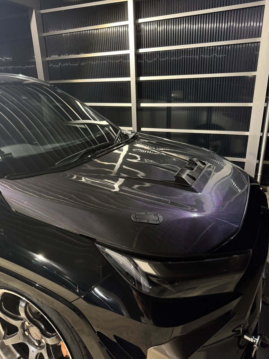 rav4phv_toku's tweet photo. ボンネットリメイク&リアパネル
カーボン仕様
良い感じでしょ。
#RAV4PHV
#RAV4 https://t.co/0C9Evge45O