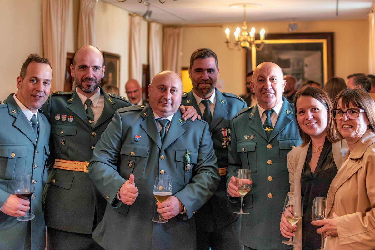 AsesGCACoruna's tweet photo. Acto 182 Aniversario Fundación @guardiacivil . Agradecimiento por la invitación al Exmo. Sr. General Jefe de la 15 Zona de la Guardia Civil y que tuvo lugar en el Pazo de Mariñán del Ayuntamiento de Bergondo. https://t.co/IZv4wy0Qhi