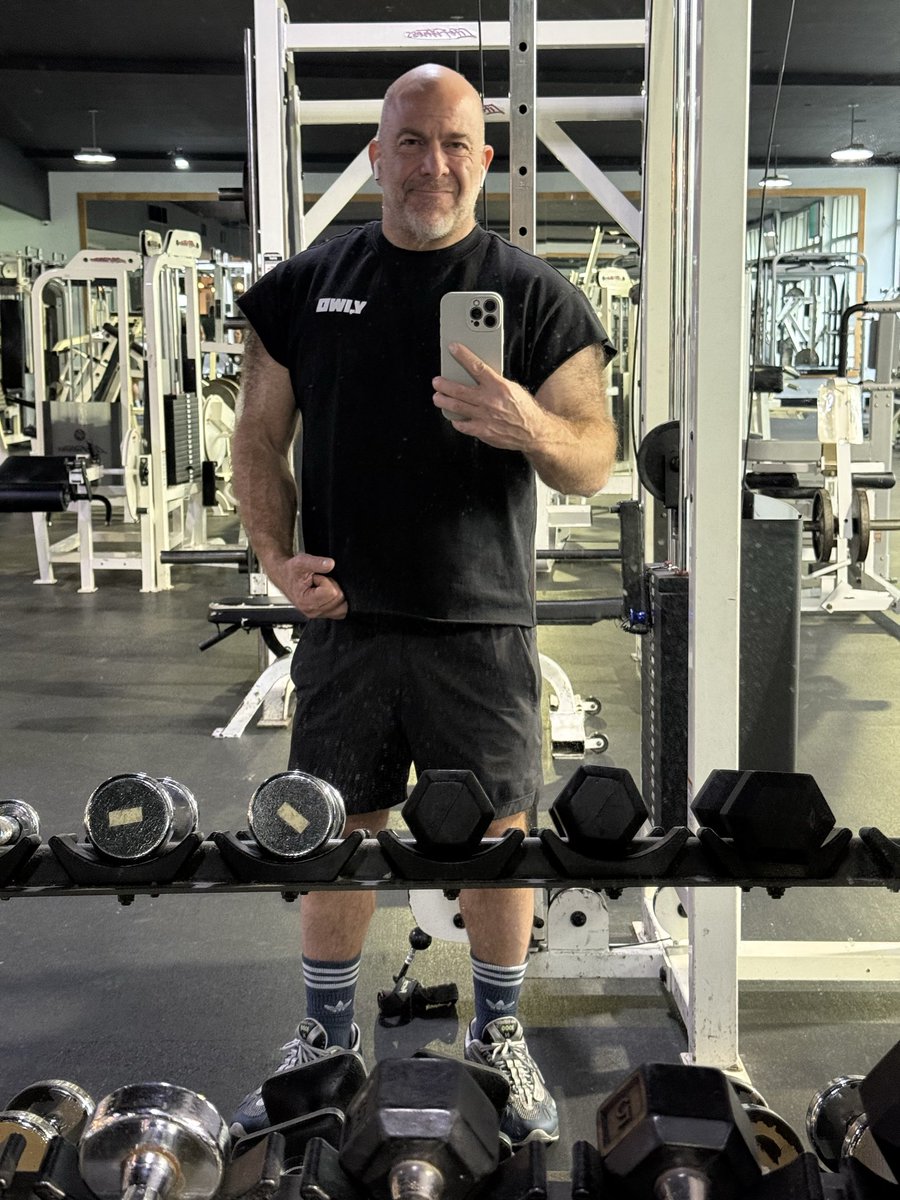 I’m Alan & Im hairy tweet media