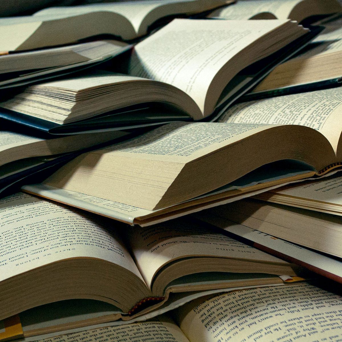 AgentPalmer's tweet photo. Too many books? 

How I arrived at my solution may present one for you... 

https://t.co/8Q1MvPr5ue https://t.co/UdPHO7TD8e