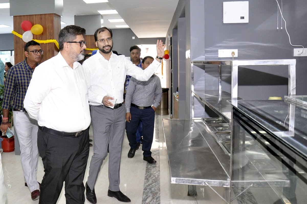 drmhowrah's tweet photo. “NDRM Cafe” commenced operations at the New DRM Building on 11.05.2026 in the presence of Hon’ble DRM/HWH, officers, and staff members. https://t.co/0c2AAP9CLy