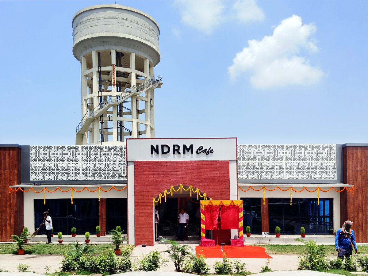 drmhowrah's tweet photo. “NDRM Cafe” commenced operations at the New DRM Building on 11.05.2026 in the presence of Hon’ble DRM/HWH, officers, and staff members. https://t.co/0c2AAP9CLy